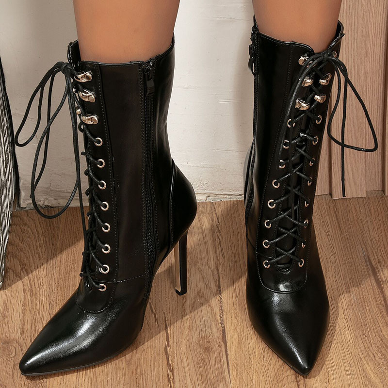 Lace Up Heeled AnkleBoots in Black Leather